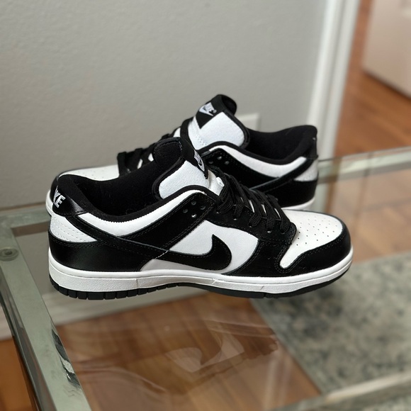 Nike Black and White Athletic Shoes - Picture 2 of 3